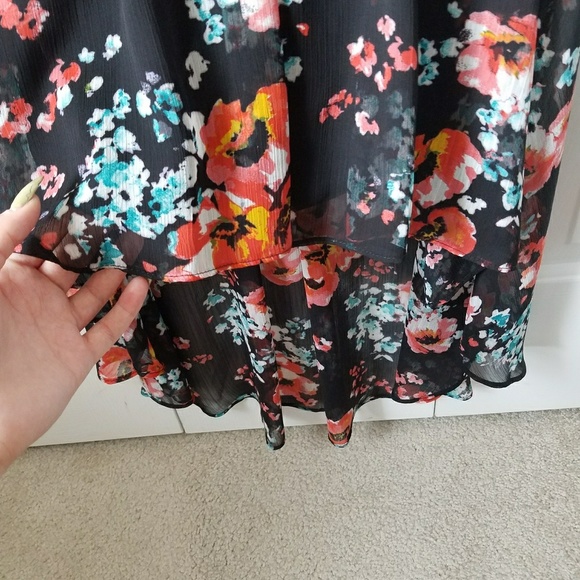 Gorgeous floral skirt - Picture 4 of 5